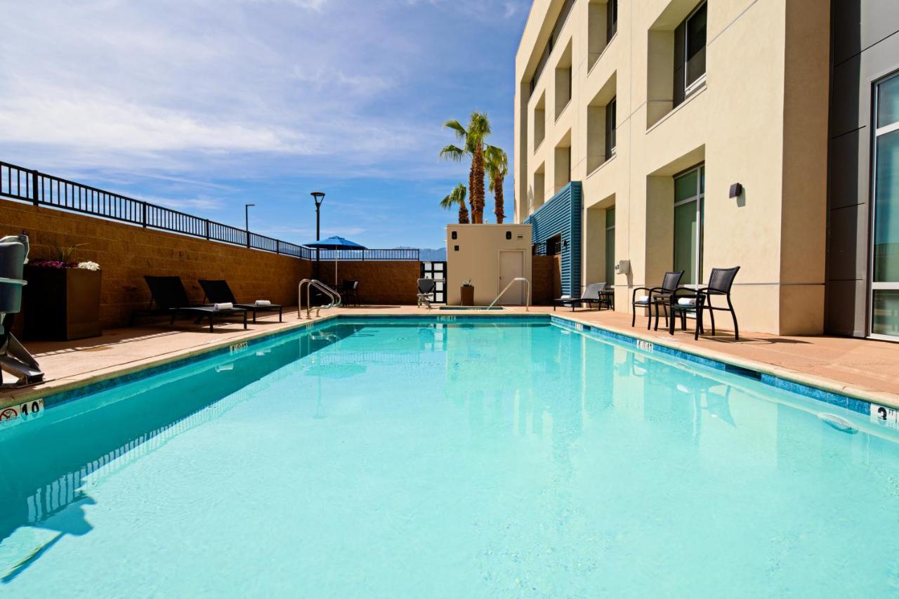 Holiday Inn Express & Suites Palm Desert - Millennium By Ihg Экстерьер фото